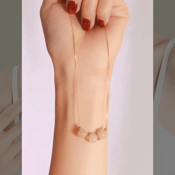 Luxurious and light Hetian jade clavicle necklace