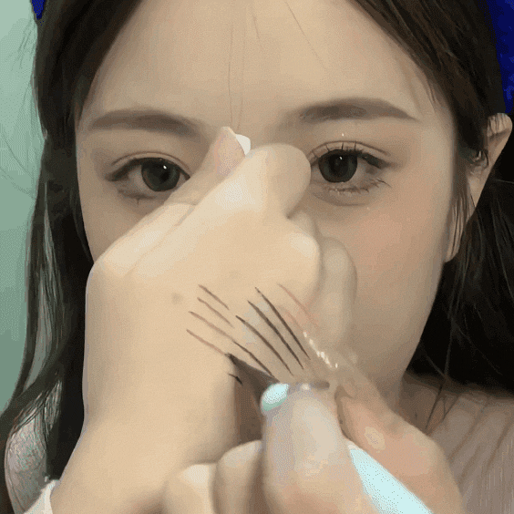 Smooth smudgeproof & waterproof eyeliner